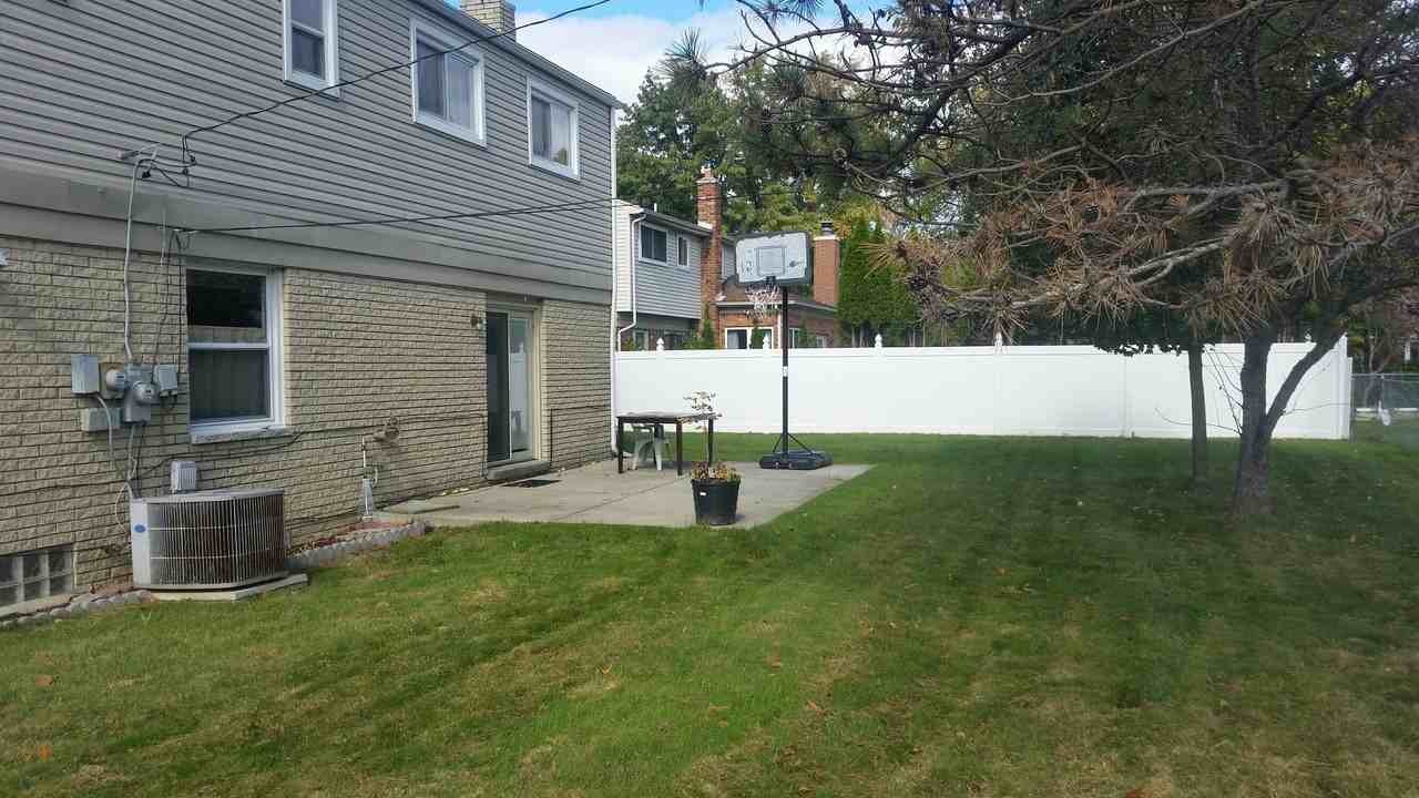 5028 Abington Dr - Photo 2 of 12