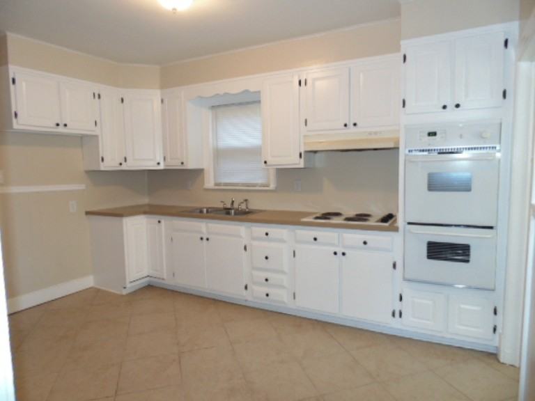 2006 Gordon Ave - Photo 3 of 8