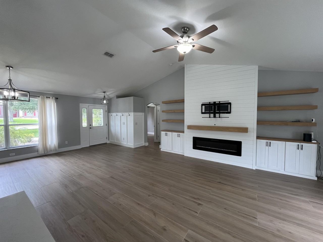 520 Lake Sumner Dr #1 - Photo 3 of 50