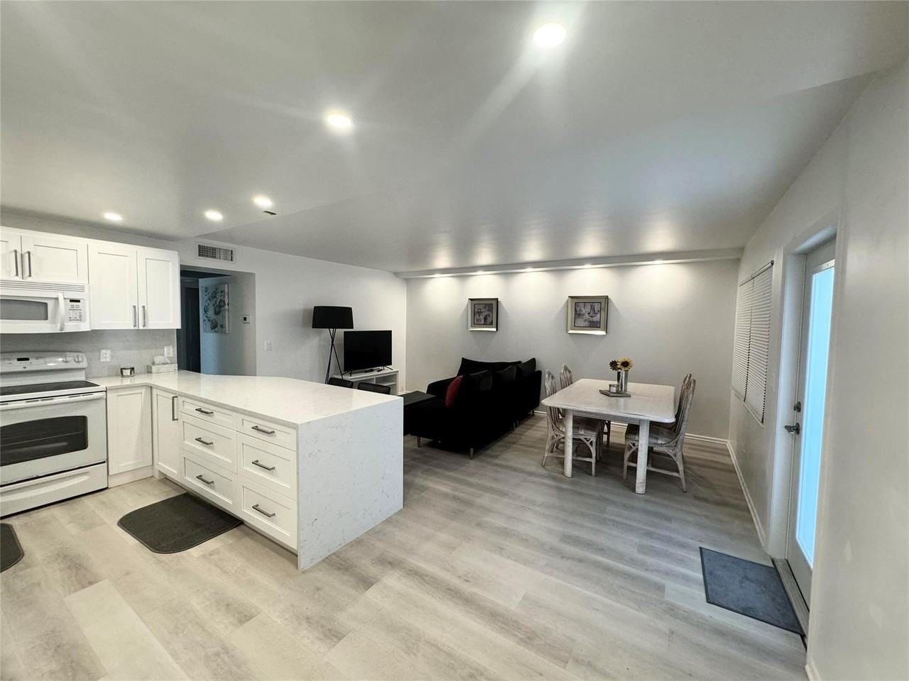 272 Grantham E #272 - Photo 3 of 8