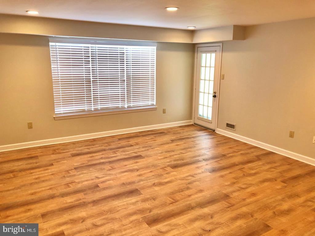 1003 Society Pl - Photo 3 of 14