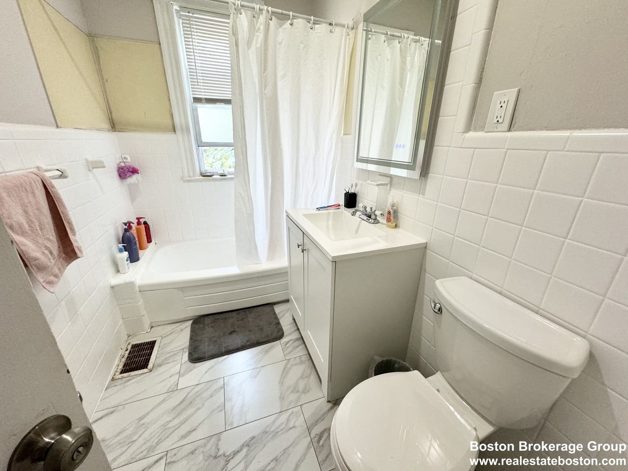 37 Sudan St #3ROOMB - Photo 7 of 8