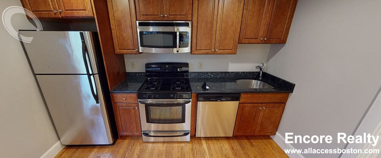 429 Franklin St #7N - Photo 2 of 4