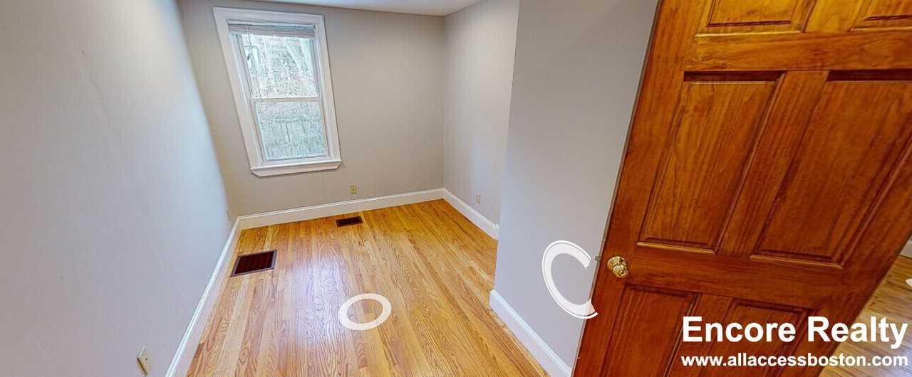 429 Franklin St #7N - Photo 3 of 4