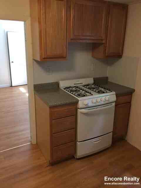 119 Sutherland Rd #C - Photo 2 of 7