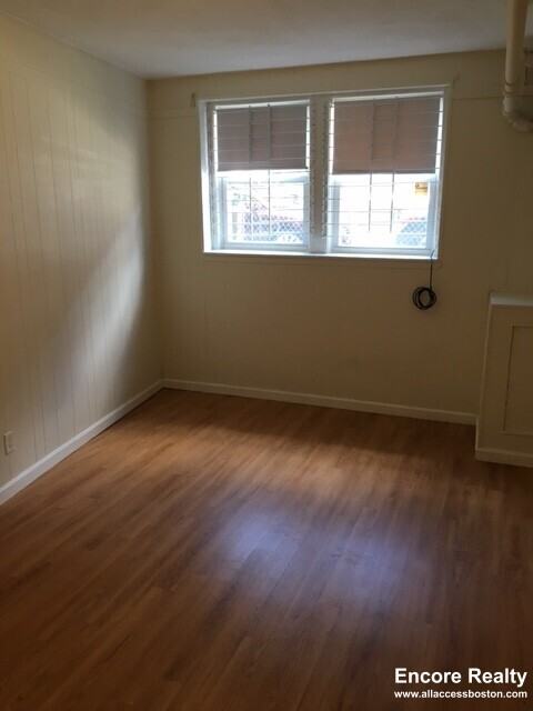 119 Sutherland Rd #C - Photo 5 of 7