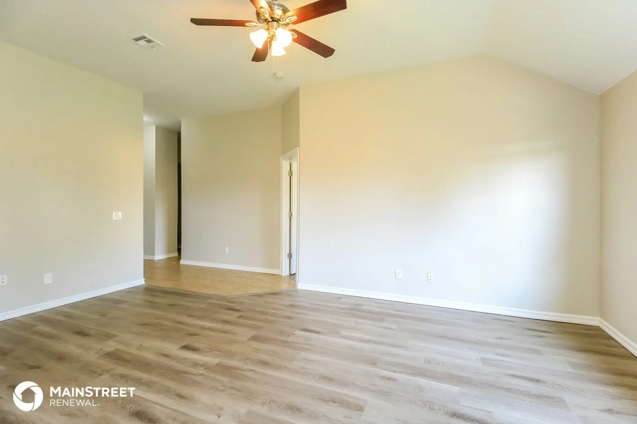 836 Nw 111th St - Photo 3 of 16