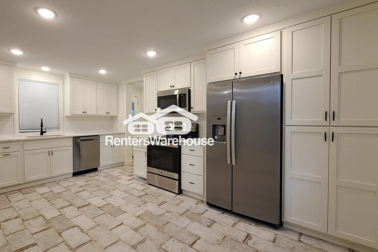813 Saint Croix St - Photo 2 of 11