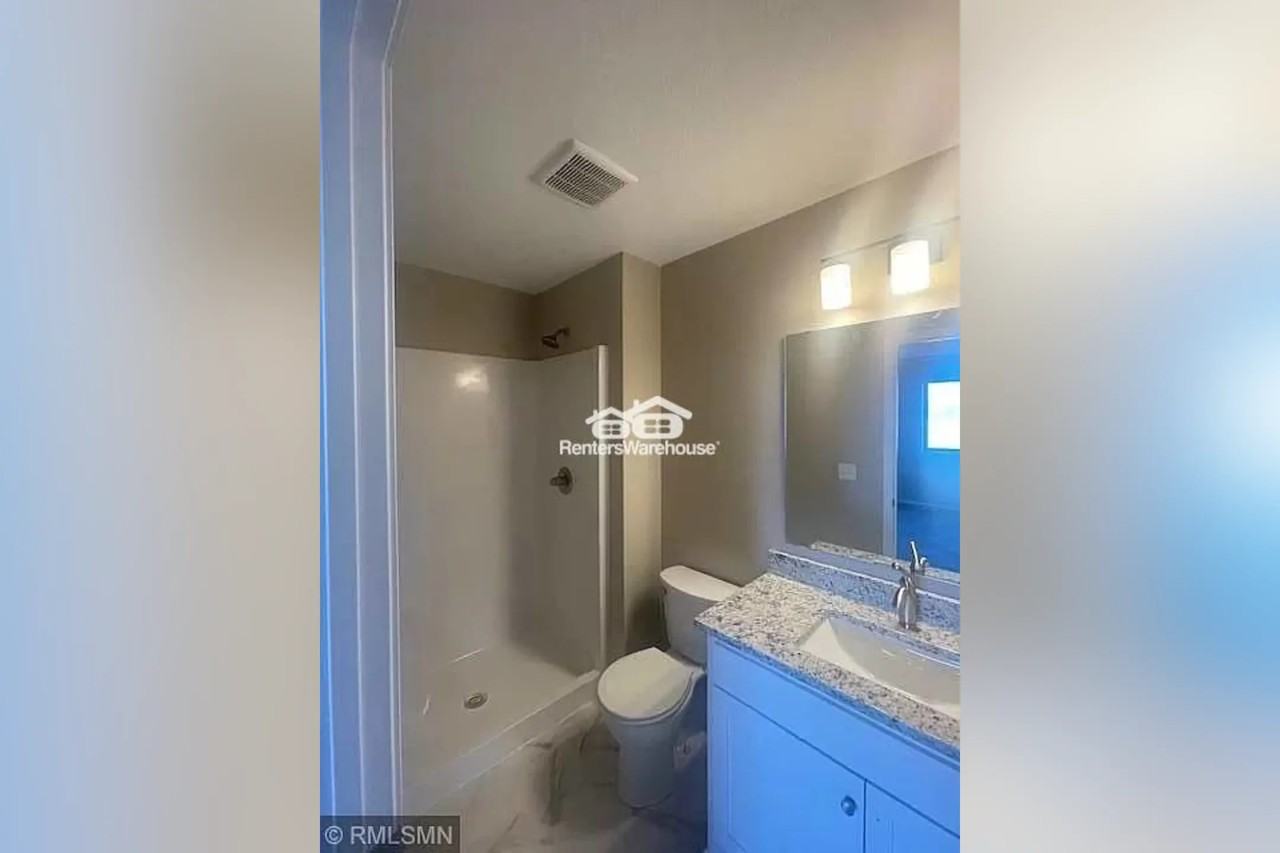 955 45th Ave Ne - Photo 2 of 6