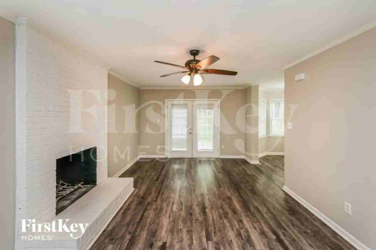 8713 Hornwood Ct - Photo 3 of 15