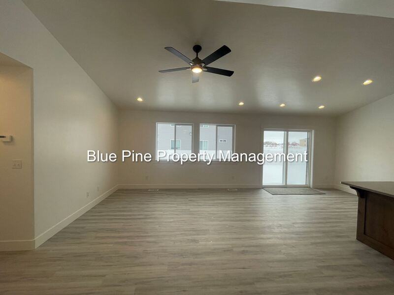 5847 Wildrose Ave #1 - Photo 4 of 25