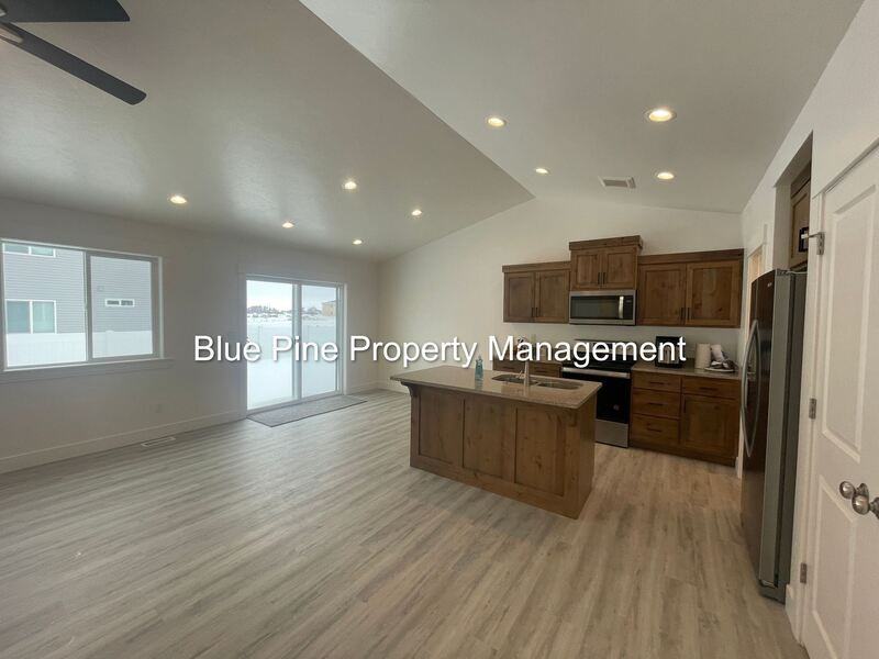 5847 Wildrose Ave #1 - Photo 5 of 25