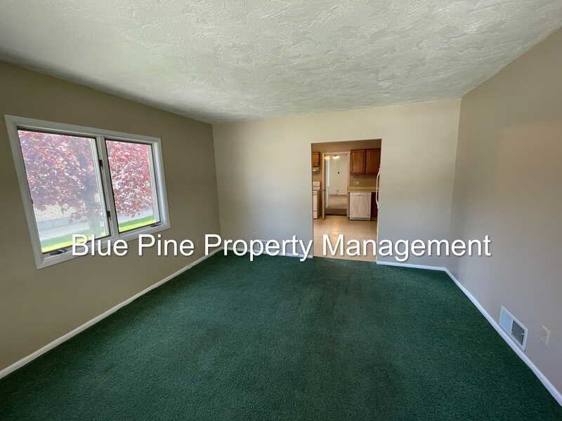 907 J St - Photo 2 of 12