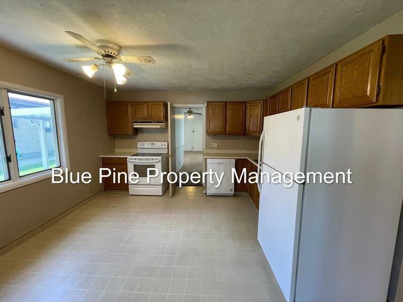 907 J St - Photo 3 of 12