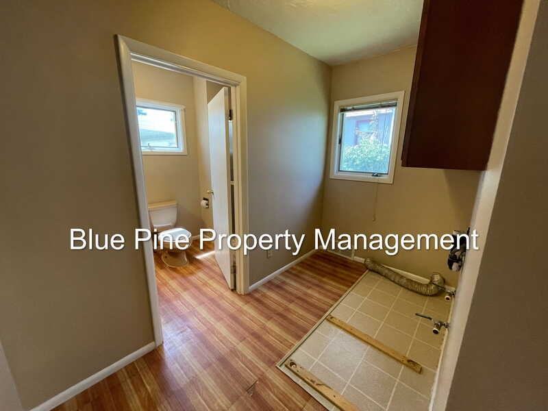 907 J St - Photo 6 of 12