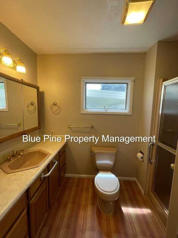 907 J St - Photo 7 of 12