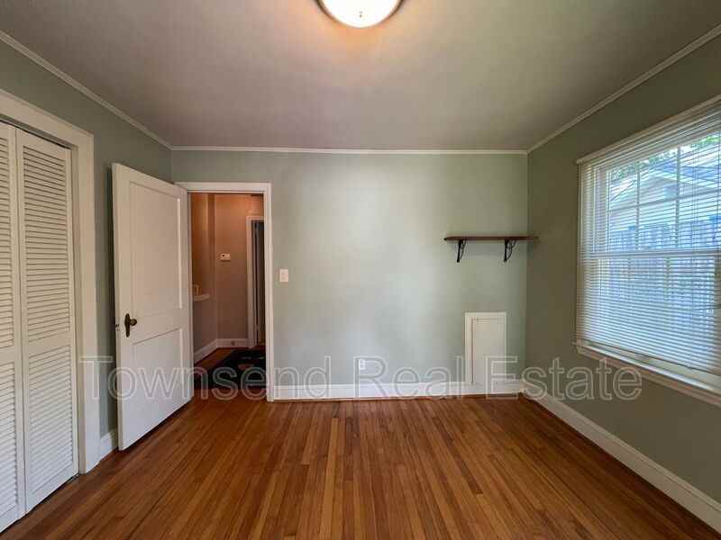 211 Ellington St - Photo 2 of 14