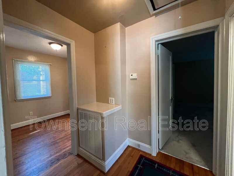 211 Ellington St - Photo 3 of 14