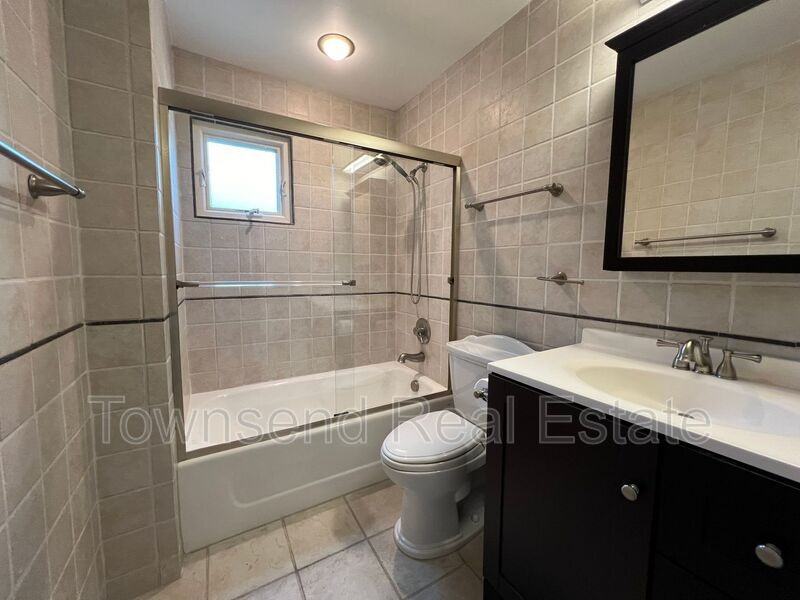 211 Ellington St - Photo 4 of 14