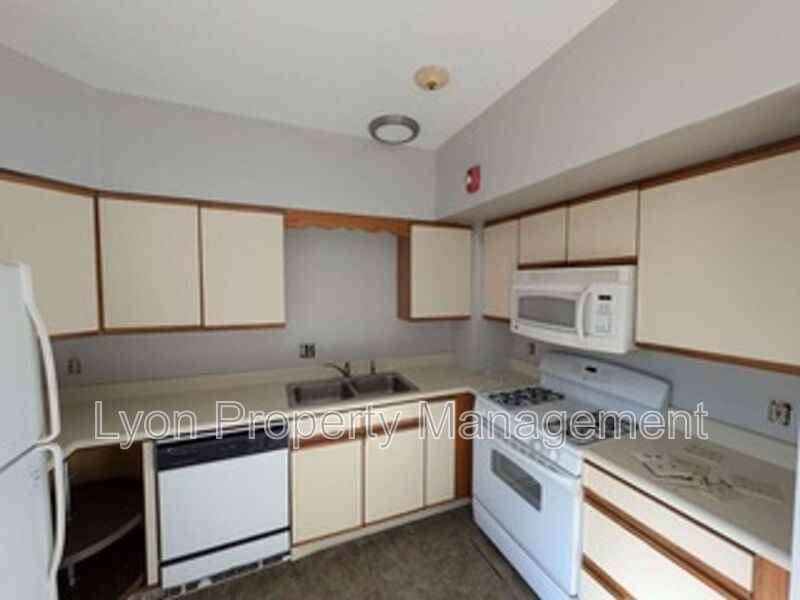1619 Main St #2 - Photo 2 of 8