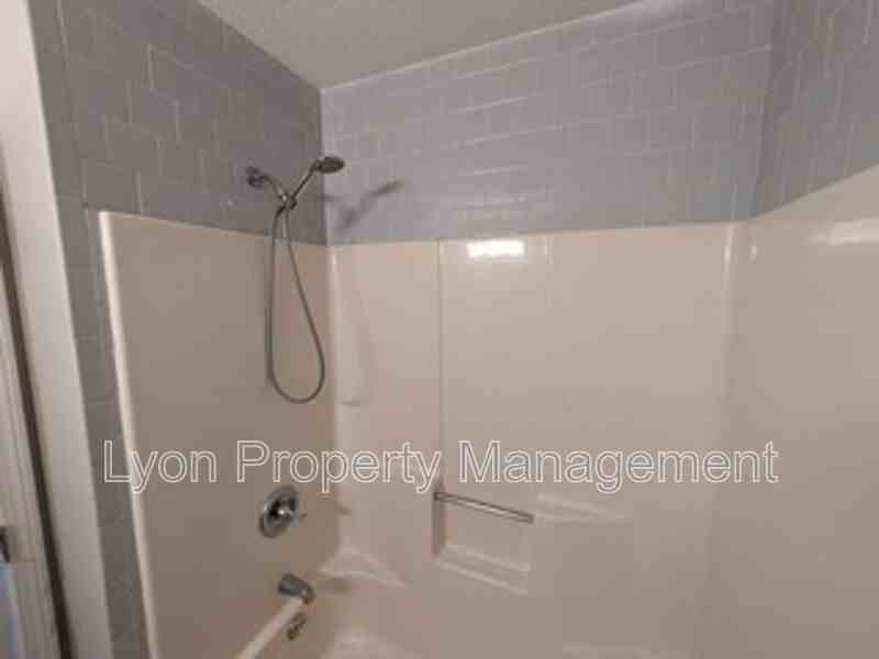 1619 Main St #2 - Photo 3 of 8