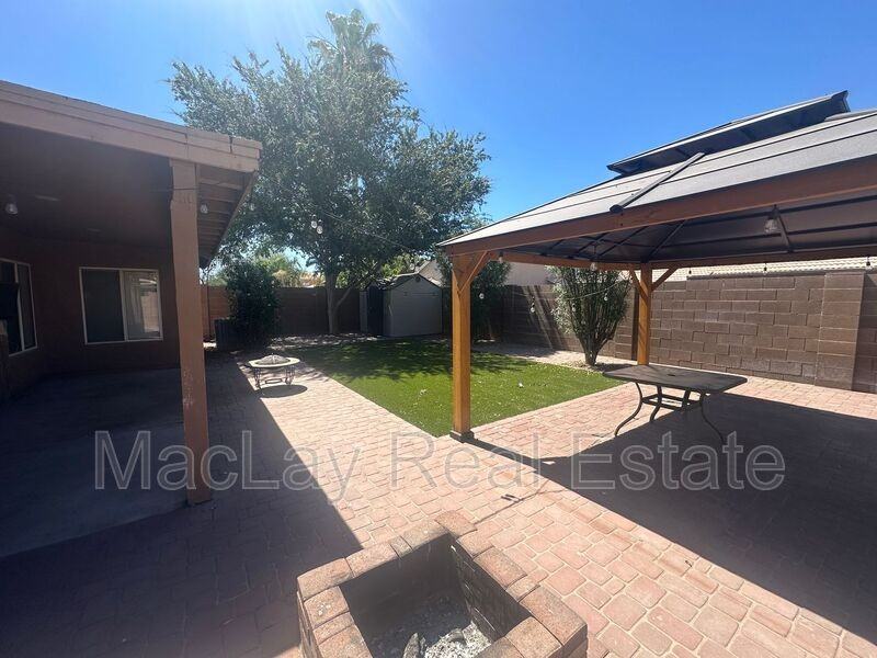 280 W Constitution Dr - Photo 2 of 15