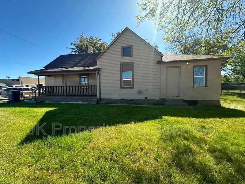 602 2nd Ave S - Photo 2 of 16