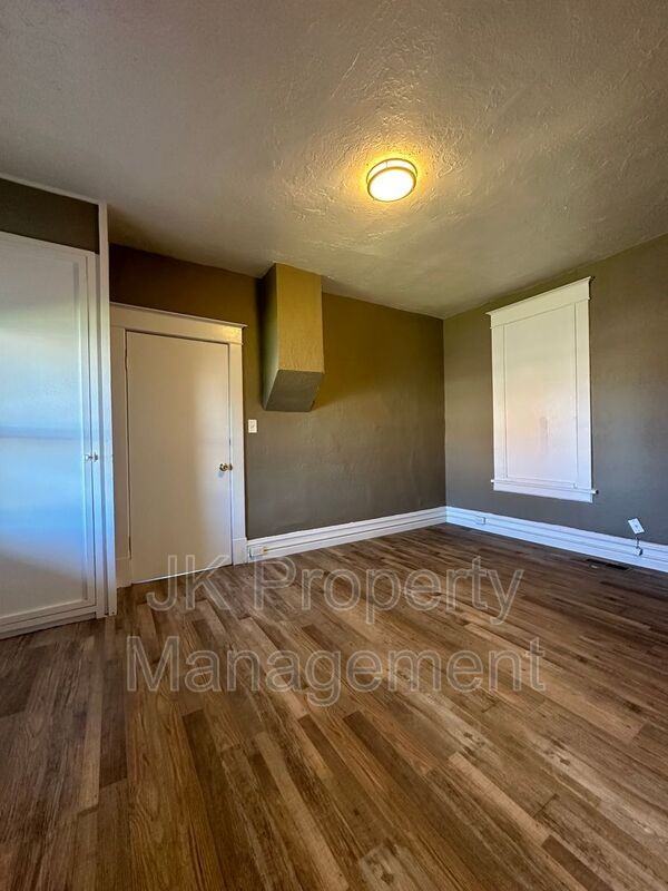 602 2nd Ave S - Photo 3 of 16