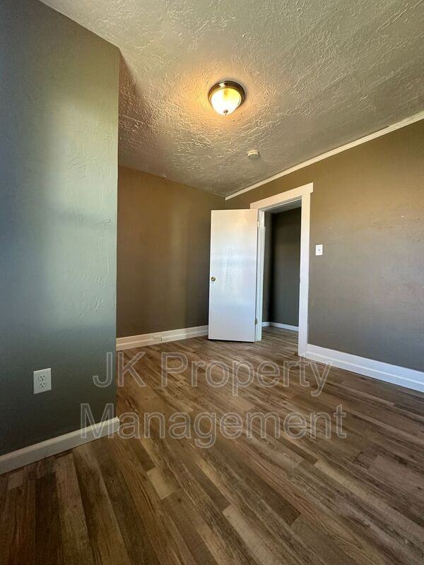 602 2nd Ave S - Photo 7 of 16