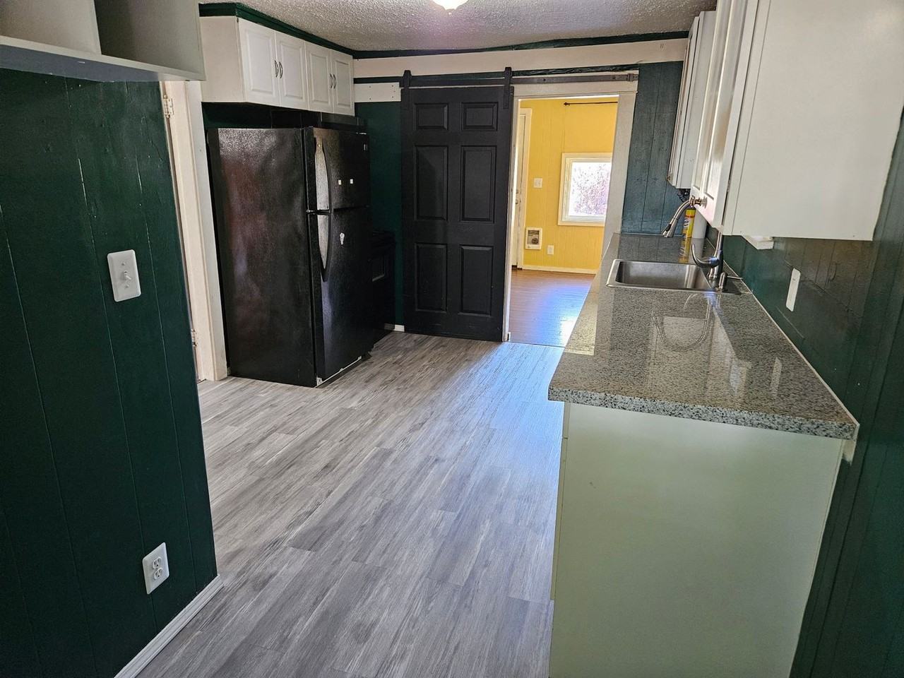 1711 S Cushman Ave - Photo 3 of 26