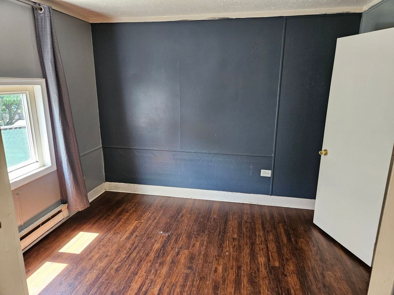 1711 S Cushman Ave - Photo 5 of 26