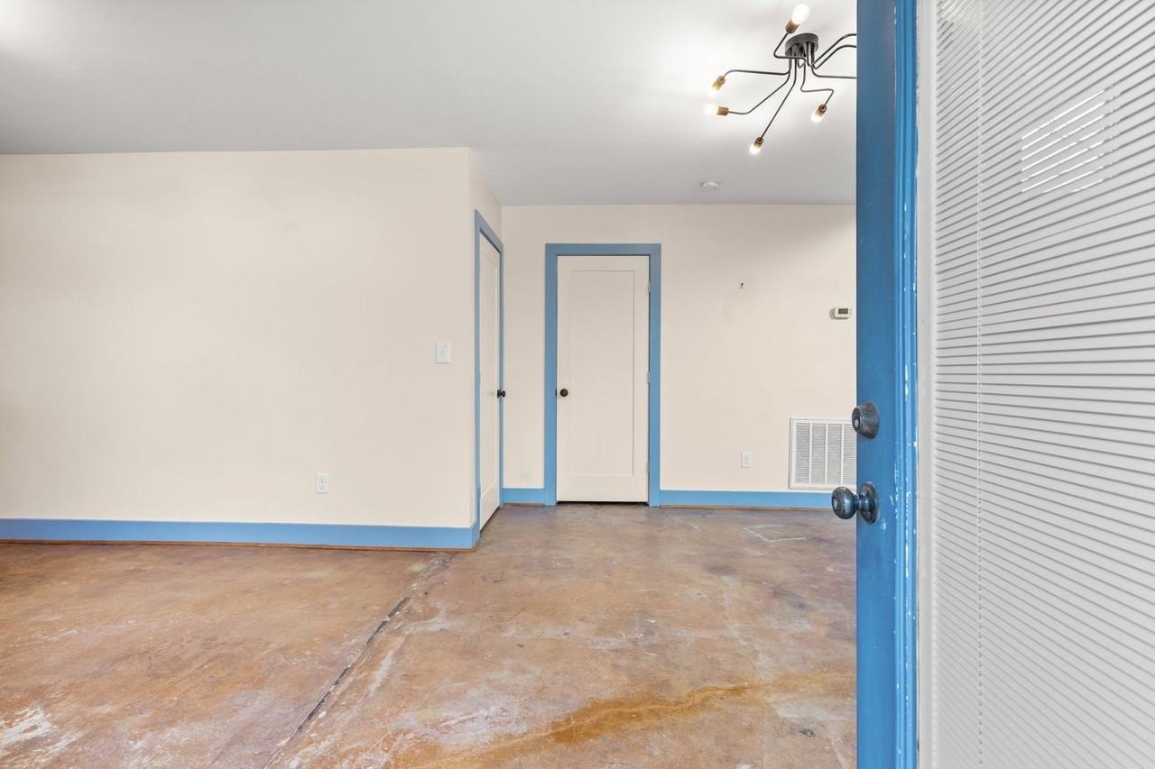 1206 Roberta St - Photo 3 of 25