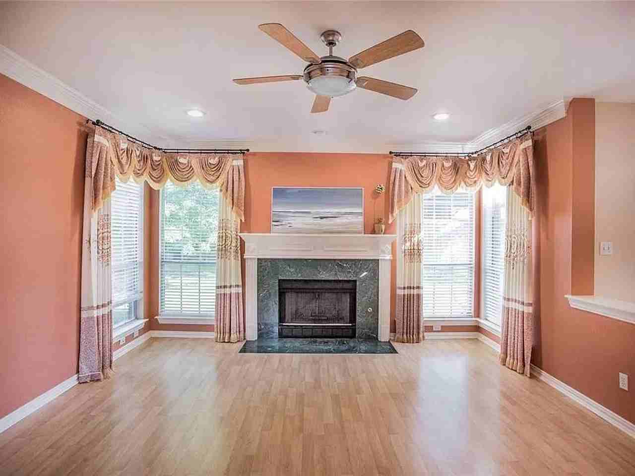 2133 Brentcove Dr - Photo 2 of 21