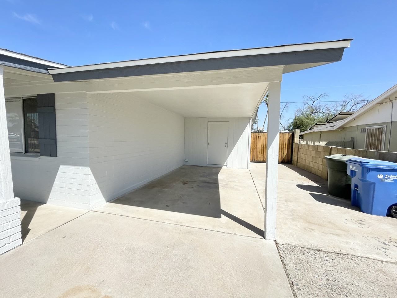 15045 N 30th Dr - Photo 3 of 12