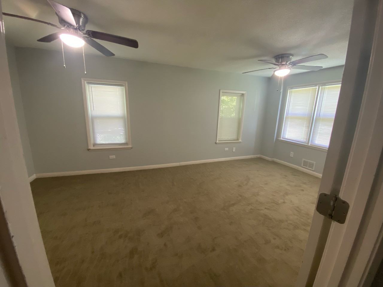 5814 Ne 60th St - Photo 2 of 5