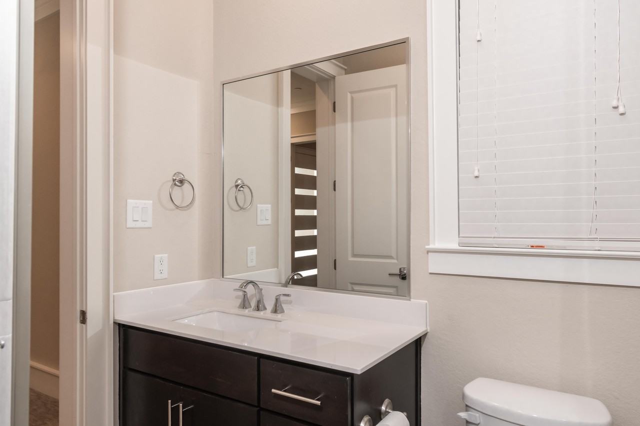 1208 Bartlett St - Photo 3 of 26