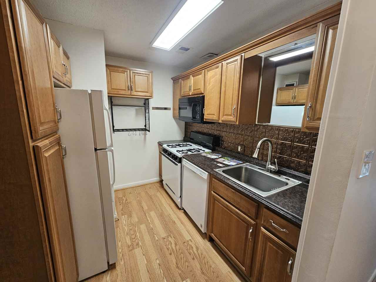 22 Cannon Dr - Photo 2 of 19