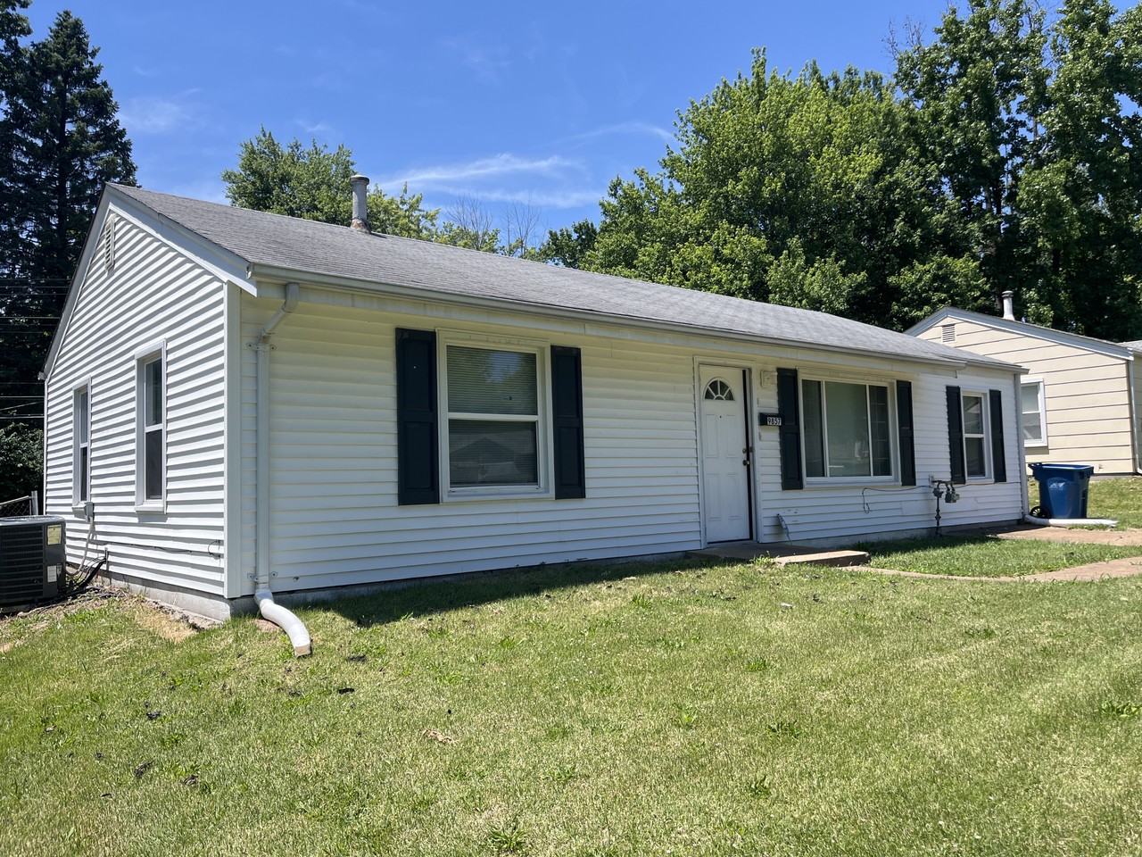 9857 Dennis Dr - Photo 3 of 16