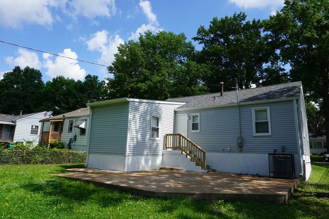 7834 Underhill Dr - Photo 2 of 19