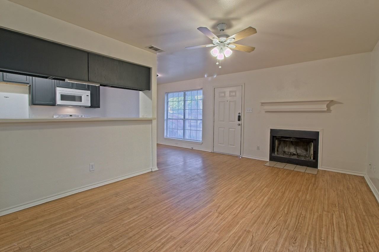 2211 Creekside Ln - Photo 3 of 31