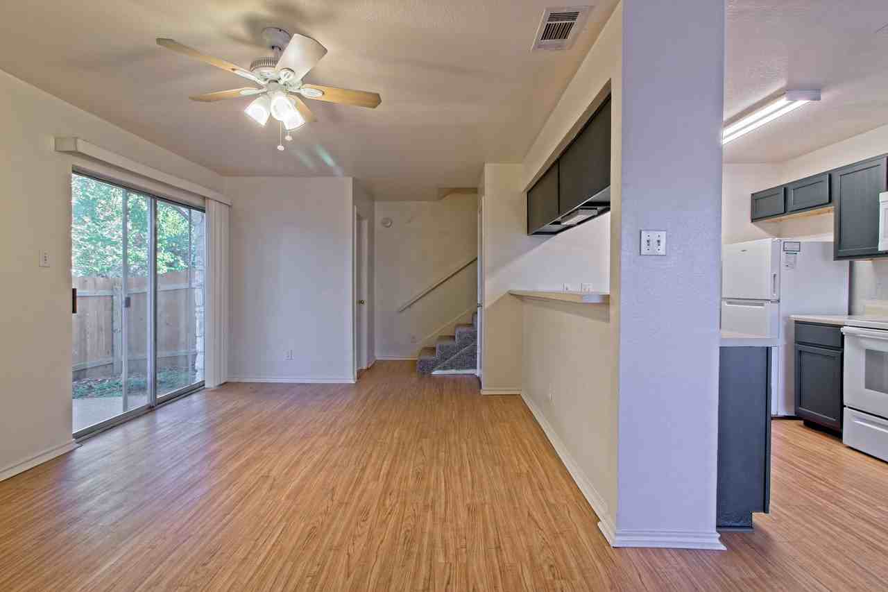 2211 Creekside Ln - Photo 4 of 31