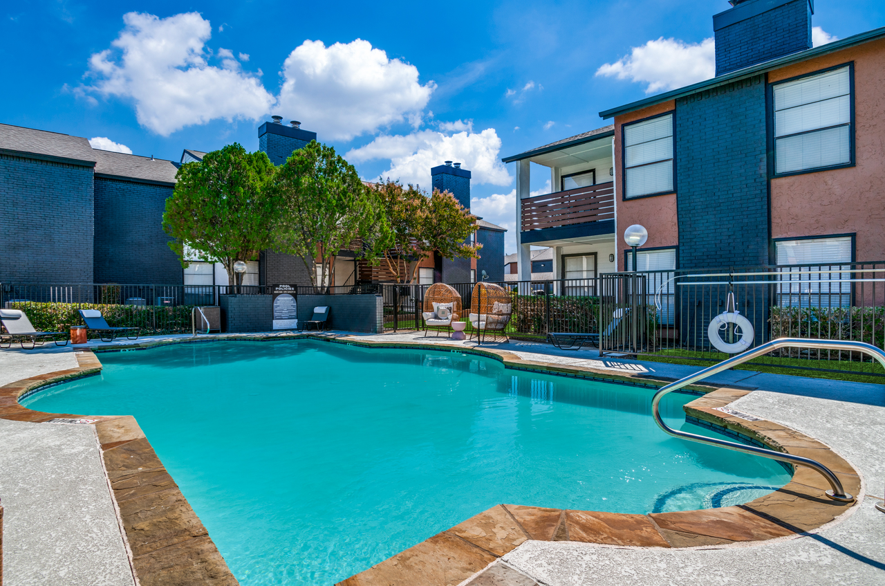 Evaline Apartments - Photo 3 of 34