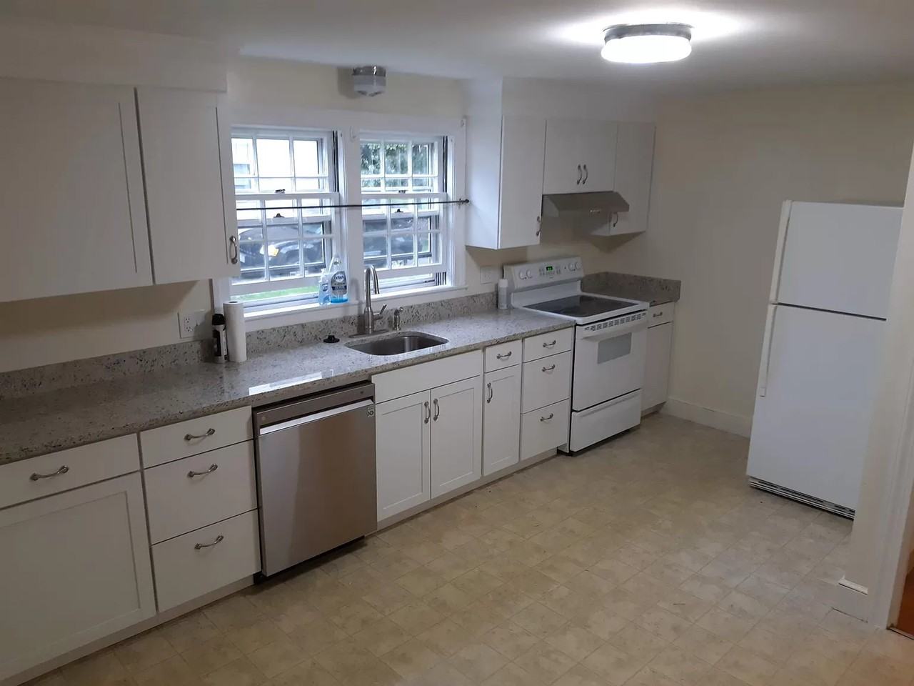 33-35 Oak Ave Oak Ave. #35 - Photo 2 of 10