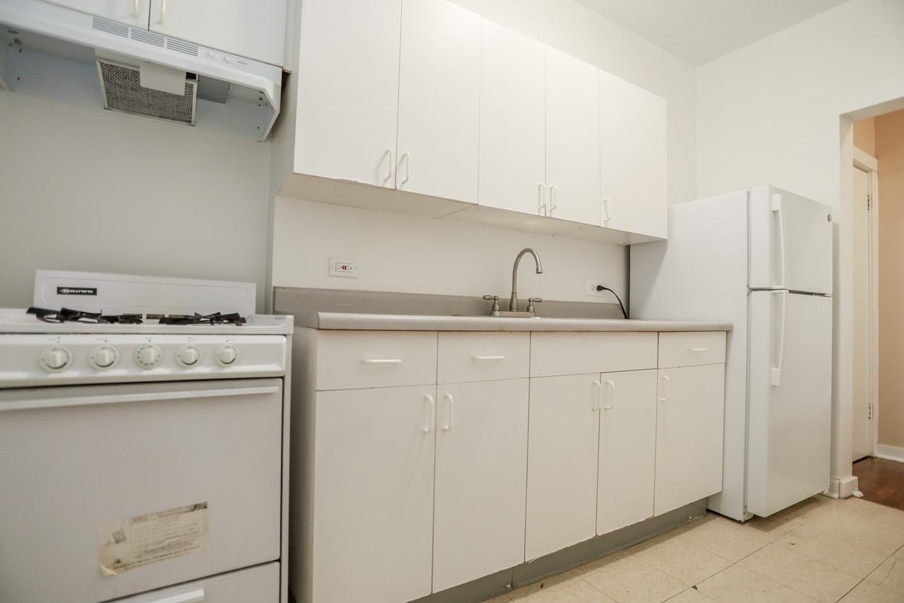 1220 W Gunnison St #3E - Photo 4 of 9