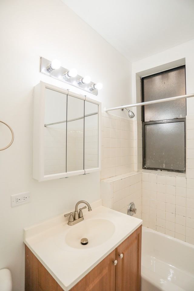 1220 W Gunnison St #3E - Photo 6 of 9