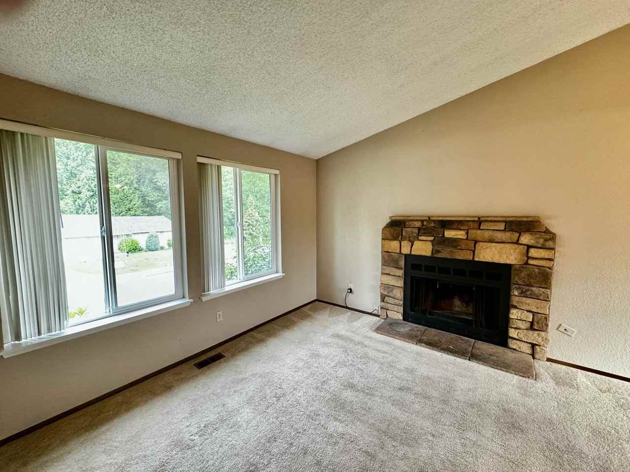 22514 20th Ave Se - Photo 3 of 12