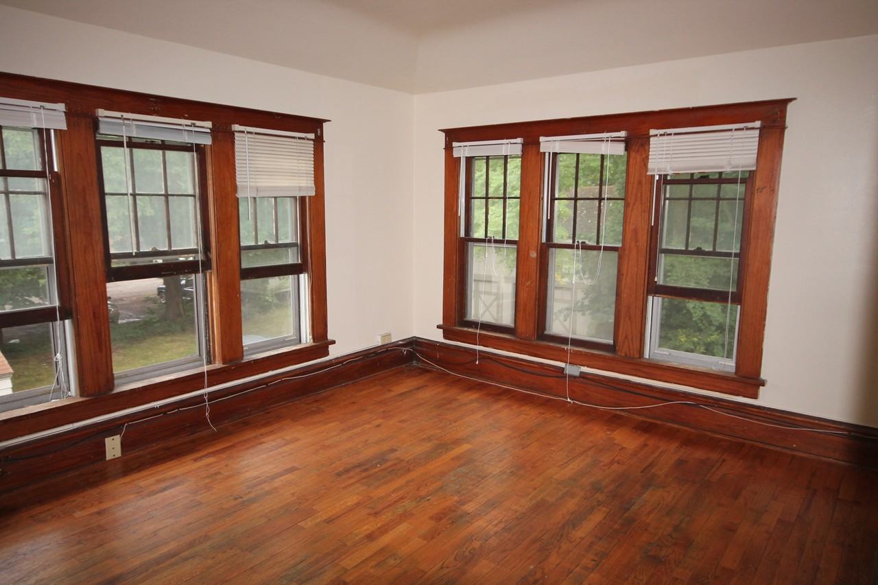 817 W Vine St - Photo 4 of 5