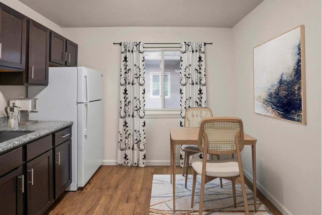 Westport Crossing Apartments - Photo 5 of 50