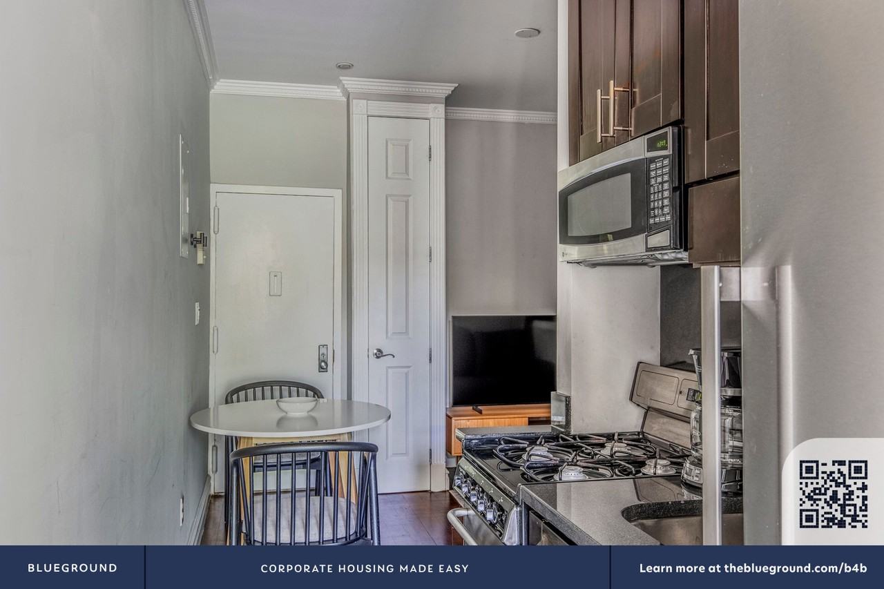 221 Mott Street - Photo 6 of 41