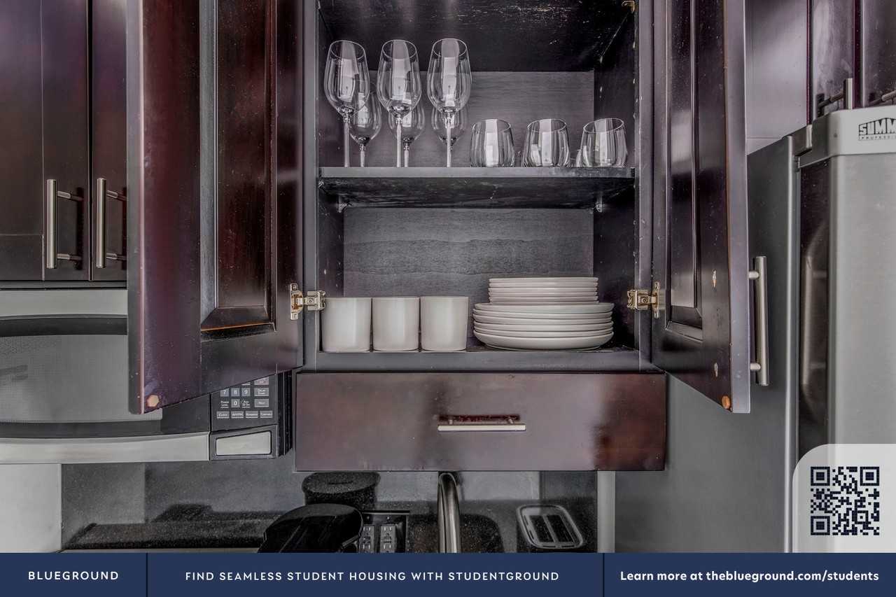 221 Mott Street - Photo 7 of 41